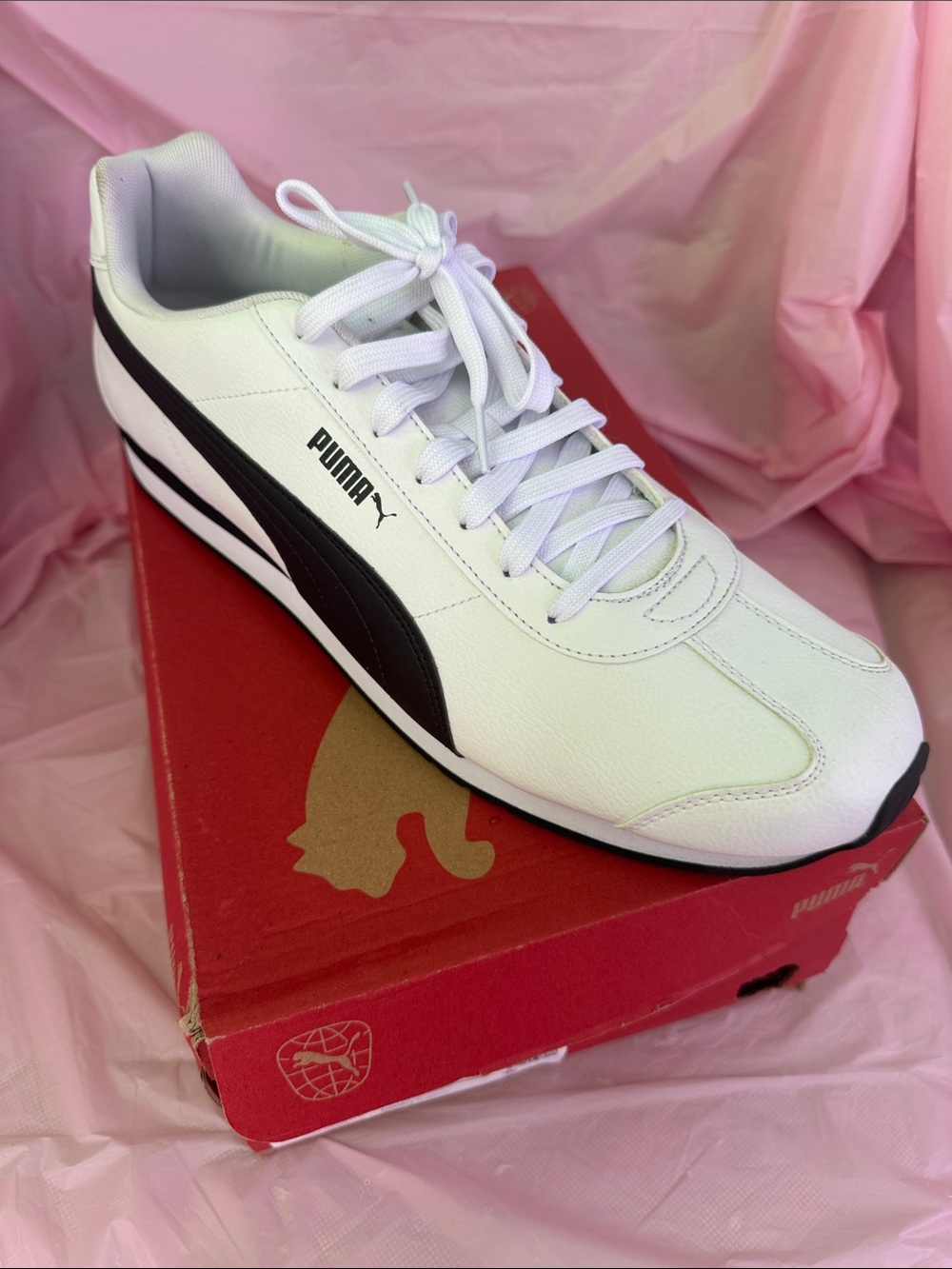 Puma White Sneaker with Black Formstrip